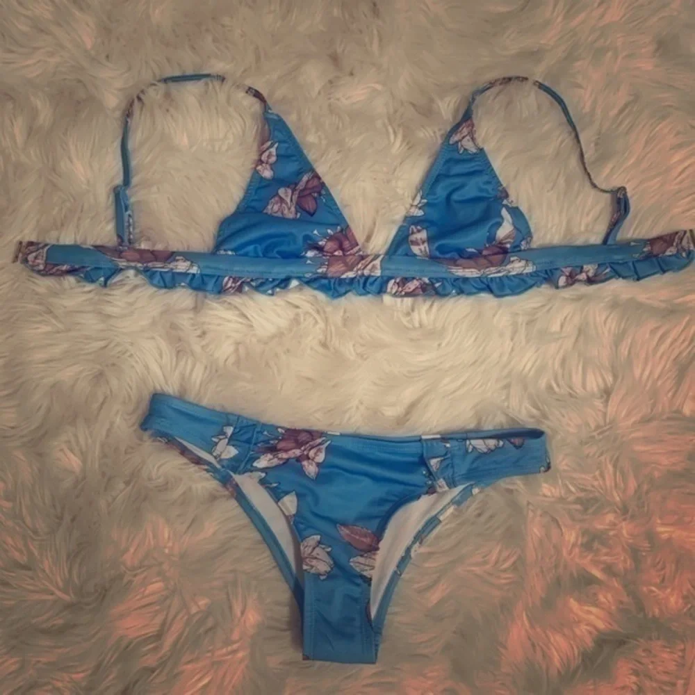 Nasty Gal Blue Floral Ruffle Bikini‎ Set Size Small